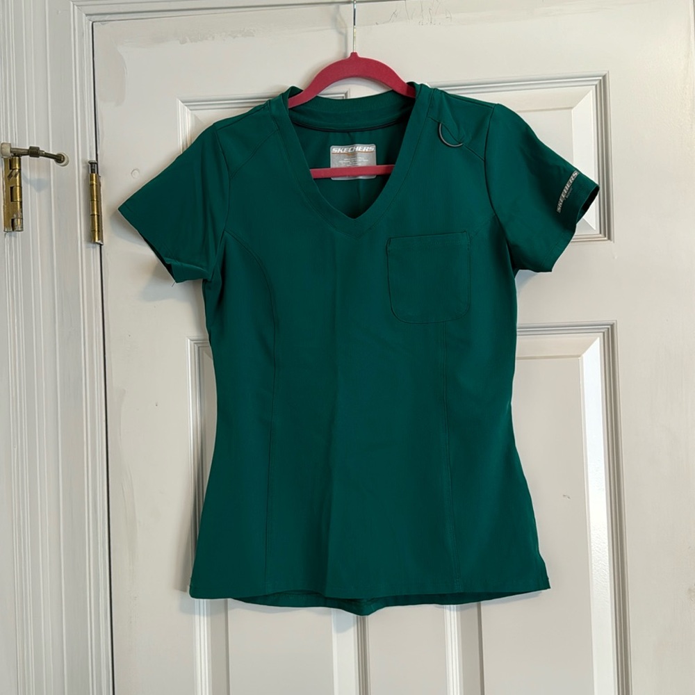 Sketchers Hunter Green scrub top, size xs